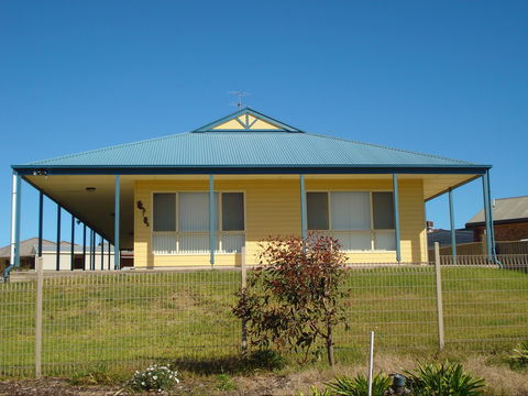 Larasa - Phillip Island Accommodation 0