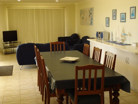 Larasa - Phillip Island Accommodation 2