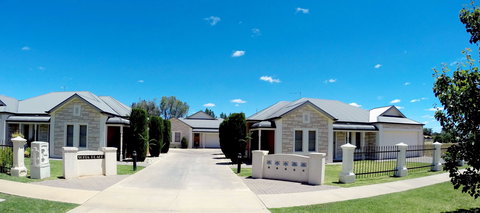 Shamore Apartments - Eleventh Street Mildura - Phillip Island Accommodation 0