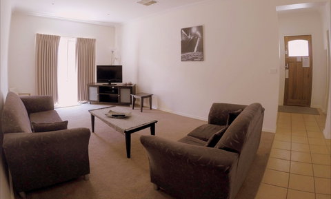 Shamore Apartments - Eleventh Street Mildura - Phillip Island Accommodation 2