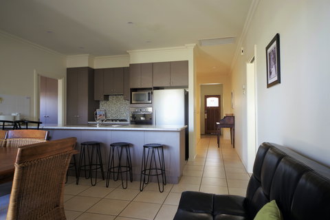 Shamore Apartments - Eleventh Street Mildura - Phillip Island Accommodation 3