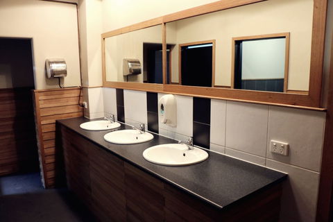 All Nations Hostel Melbourne - Phillip Island Accommodation 2