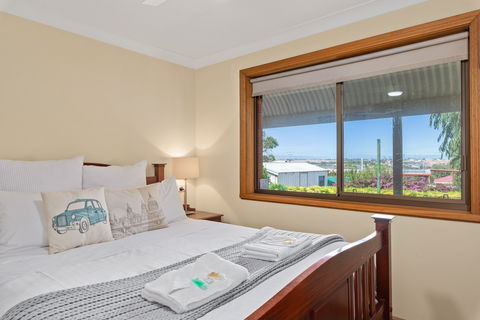 Century21 SouthCoast: Reef & Vines Port Noarlunga - Phillip Island Accommodation 0