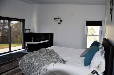 Hickory Moon - Phillip Island Accommodation 0