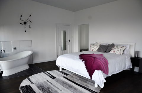 Hickory Moon - Phillip Island Accommodation 1