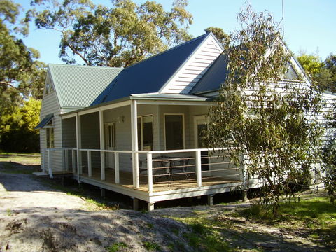 Hooked Inn Cottages - Phillip Island Accommodation 0