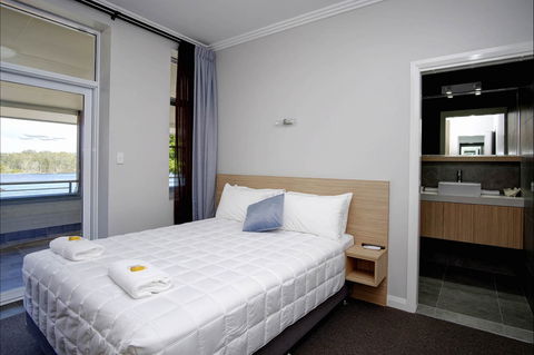 Lakes And Ocean Hotel - Phillip Island Accommodation 1