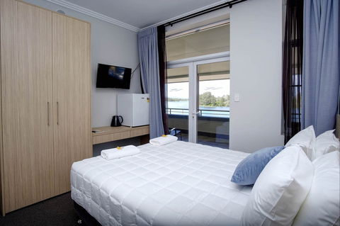 Lakes And Ocean Hotel - Phillip Island Accommodation 2