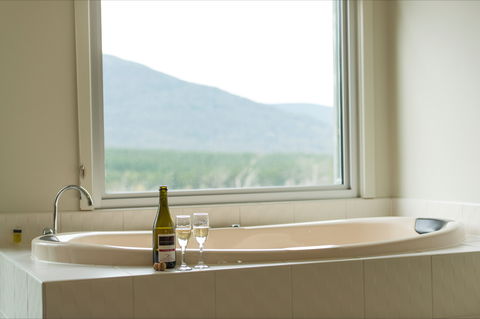 Macedon Ranges Hotel & Spa - Phillip Island Accommodation 1