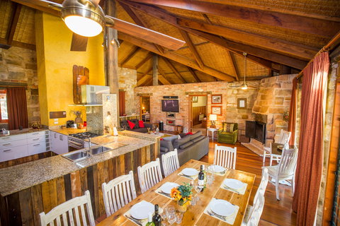 Monkey Place Country House - Phillip Island Accommodation 2