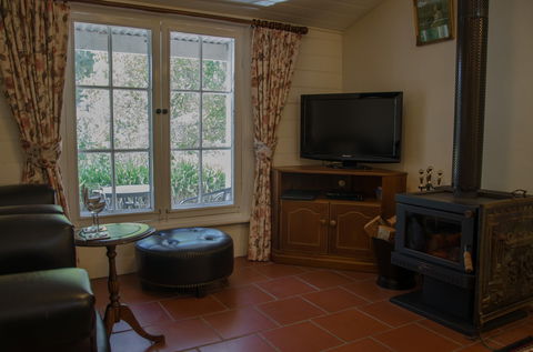 Ford Cottage Bed & Breakfast - Phillip Island Accommodation 2