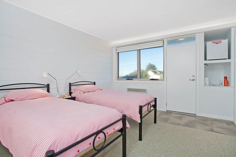 Peterborough House & Motel - Phillip Island Accommodation 2