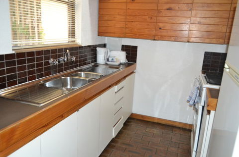 Cottesloe Beach Chalets - Phillip Island Accommodation 3