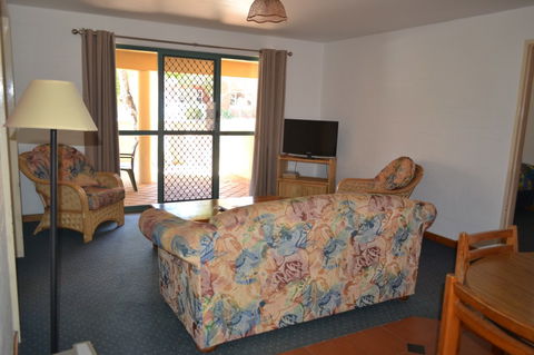 Cottesloe Beach Chalets - Phillip Island Accommodation 7