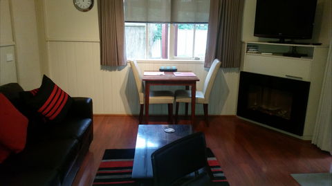 Alpine Country Cottages: Studio 3 - Phillip Island Accommodation 2