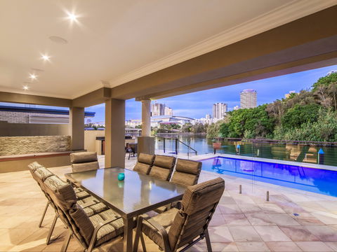 Lakeland Keys Broadbeach - Vogue Holiday Homes - Phillip Island Accommodation 1