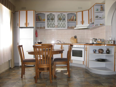 Peel Cottage - Phillip Island Accommodation 2