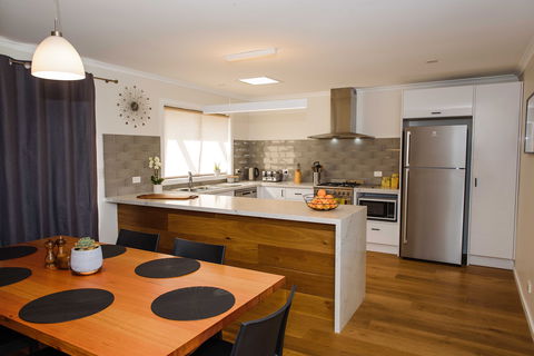 Port Albert Waterview Retreat - Phillip Island Accommodation 1