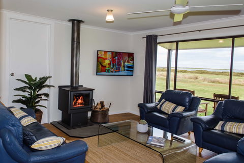 Port Albert Waterview Retreat - Phillip Island Accommodation 2