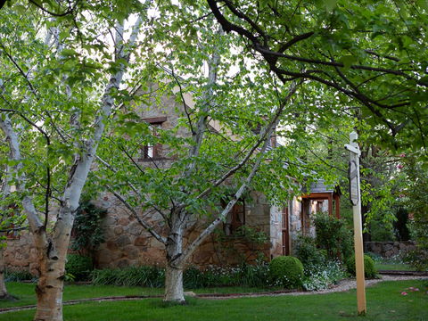 The Stone Cottage Beechworth - Phillip Island Accommodation 1