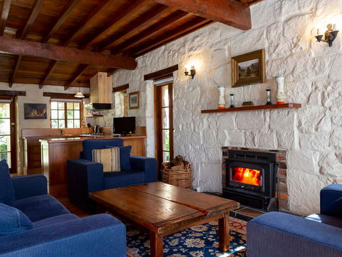 The Stone Cottage Beechworth - Phillip Island Accommodation 2