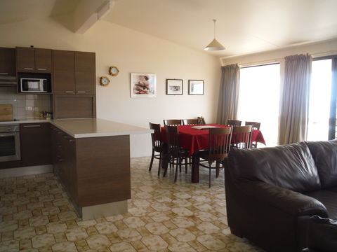 Moonta Bay Beach Villa 3 - Phillip Island Accommodation 2