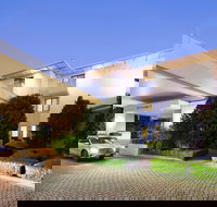 Ramada by Wyndham Diplomat Canberra - Phillip Island Accommodation