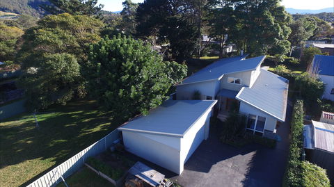 Renown House - Phillip Island Accommodation 0