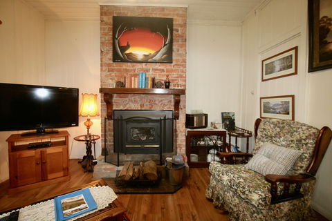 Tenterfield Luxury Historic Cottage - Phillip Island Accommodation 2