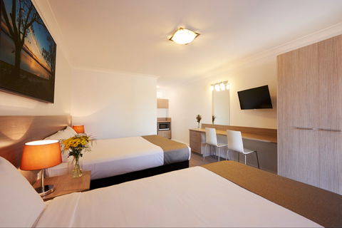 Adelong Motel - Phillip Island Accommodation 1