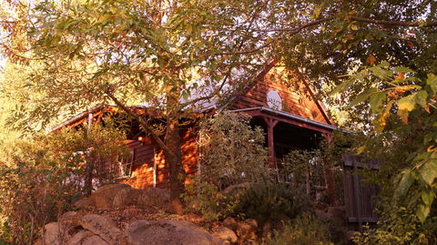 Artscape Cottage Beechworth - Phillip Island Accommodation 0