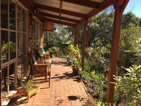 Artscape Cottage Beechworth - Phillip Island Accommodation 1