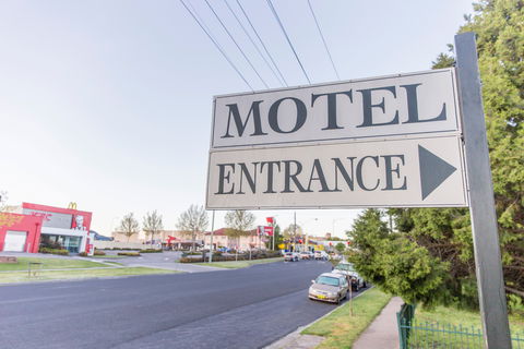 Bathurst Motor Inn - Phillip Island Accommodation 0