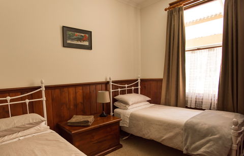 Creek Cottage Walhalla - Phillip Island Accommodation 2