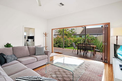 Newcastle Executive Homes - Cooks Hill Cottage - Phillip Island Accommodation 0