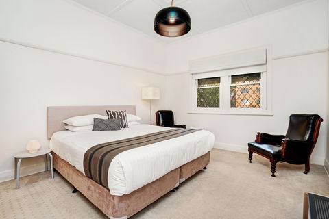 Newcastle Executive Homes - Cooks Hill Cottage - Phillip Island Accommodation 1