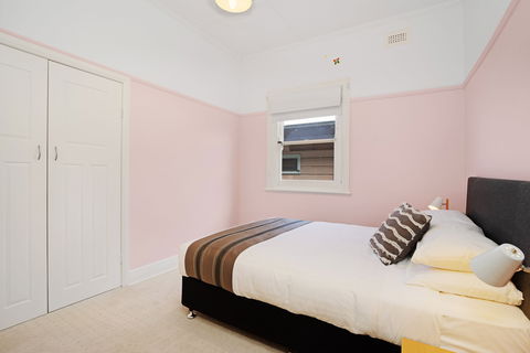 Newcastle Executive Homes - Cooks Hill Cottage - Phillip Island Accommodation 2