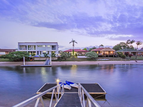 Riviera Waters Broadbeach - Vogue Holiday Homes - Phillip Island Accommodation 2