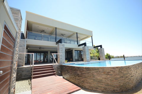 Waterfront Holiday Houses - Phillip Island Accommodation 2