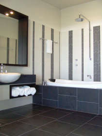 Hearns Beachside Villas - Phillip Island Accommodation 5