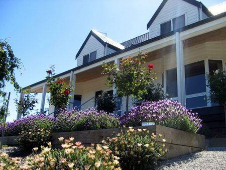 Canadian VIC Phillip Island Accommodation
