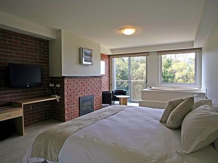 Macedon Spa Hotel - Phillip Island Accommodation 2