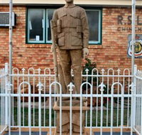 Soldier Statue Memorial Chinchilla - Phillip Island Accommodation