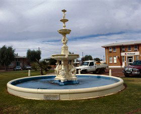 Cunnamulla War Memorial Fountain - Phillip Island Accommodation 0