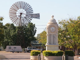 Between The Bougainvilleas Heritage Trail - Phillip Island Accommodation 0