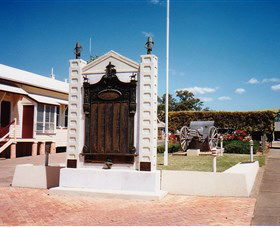 Gayndah War Memorial - Phillip Island Accommodation 0