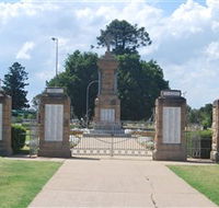Warwick War Memorial and Gates - Phillip Island Accommodation