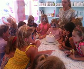 Jennys Painted Pots - Phillip Island Accommodation 2