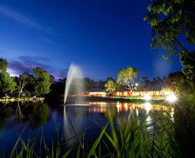 Savannah Visitor Plaza, Taronga Western Plains Zoo Dubbo - Phillip Island Accommodation 3