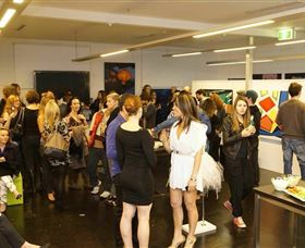 Bondi Art Lounge - Phillip Island Accommodation 0